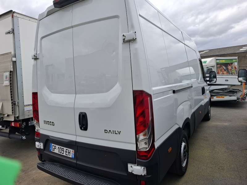 Tôle Daily 35S14V12 2.3 HPi 140 My 2022 Pack Buisn