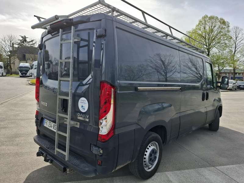 Tôle DAILY 35S18A8V9 3.0L HPi 180 Pack Business L2